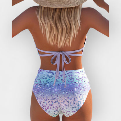 Boyun bağı ile bikini ve canlı desen