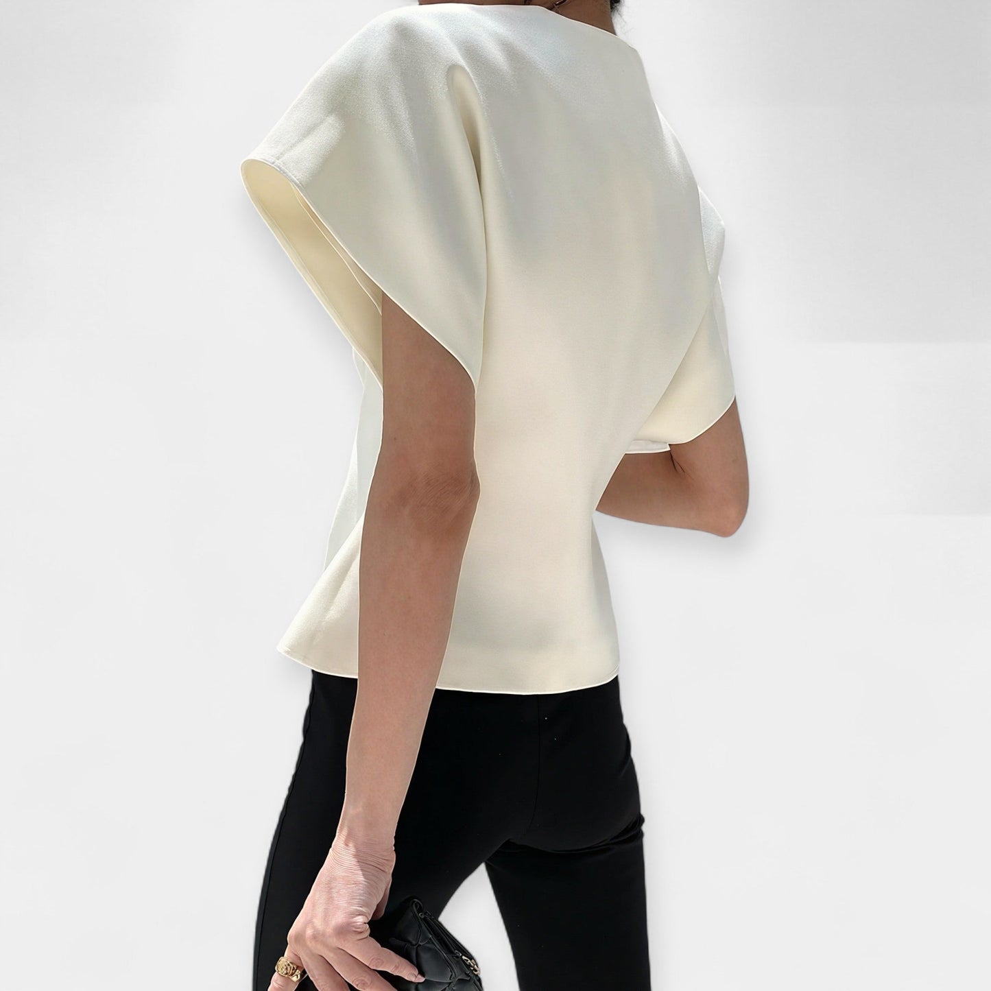 Şık Minimal Tasarımlı Bluz